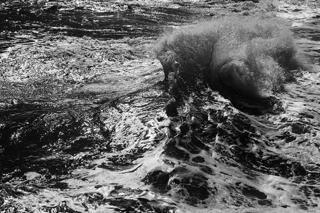 5_6607-WAVE-bw